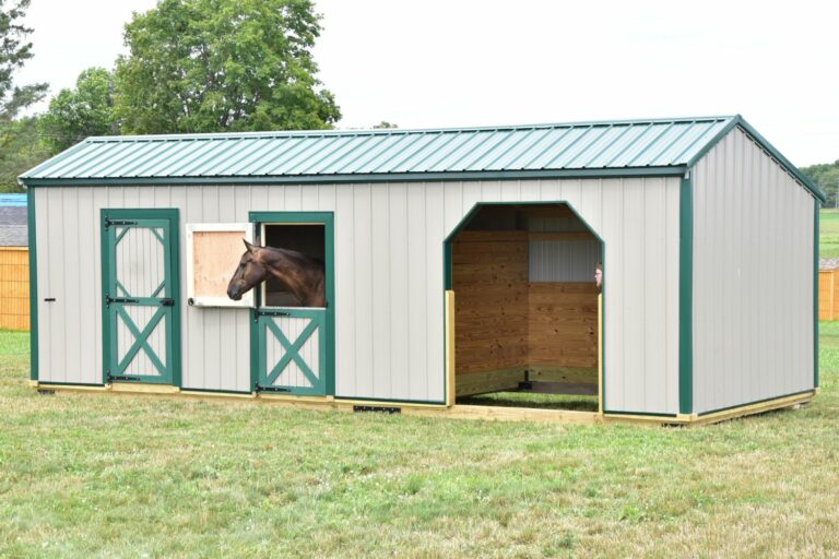 horse stalls in with tack room mi